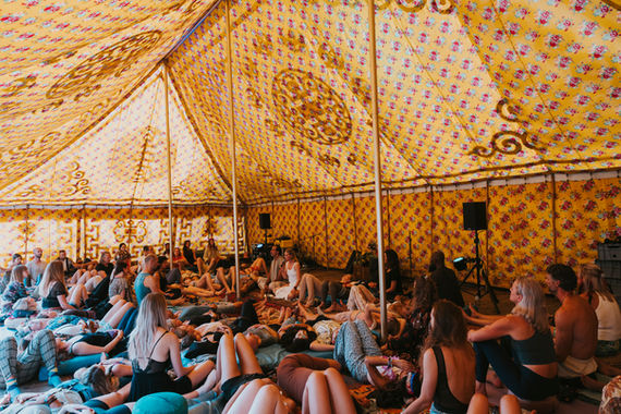 The Retreat Photographer in Hoogvliet Rotterdam is holistisch retreat fotograaf en voor ceremonies en portretten.