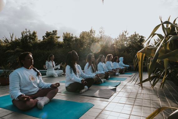 The Retreat Photographer in Hoogvliet Rotterdam is holistisch retreat fotograaf en voor ceremonies en portretten.