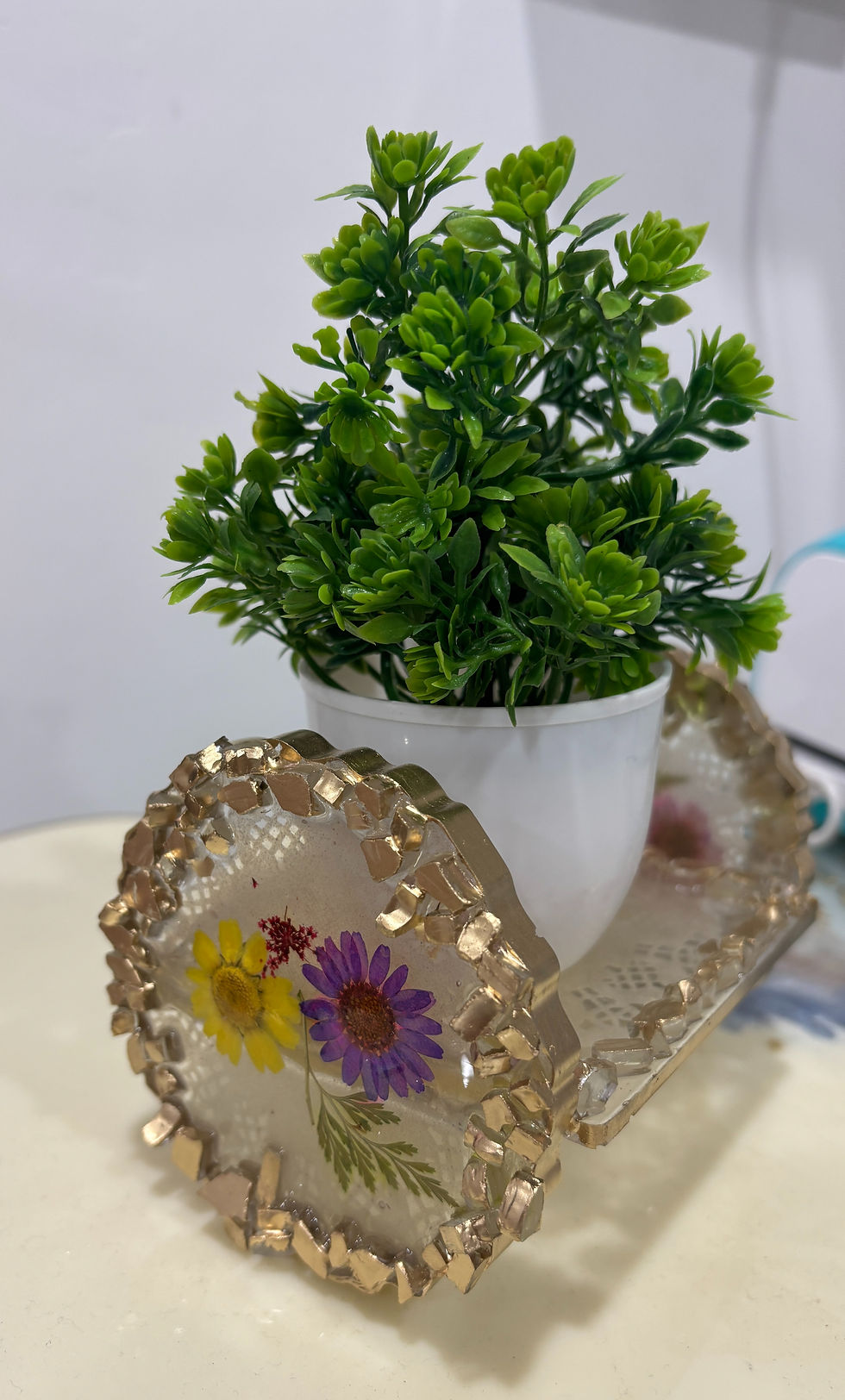 Thumbnail: Pot on wheels resin planter