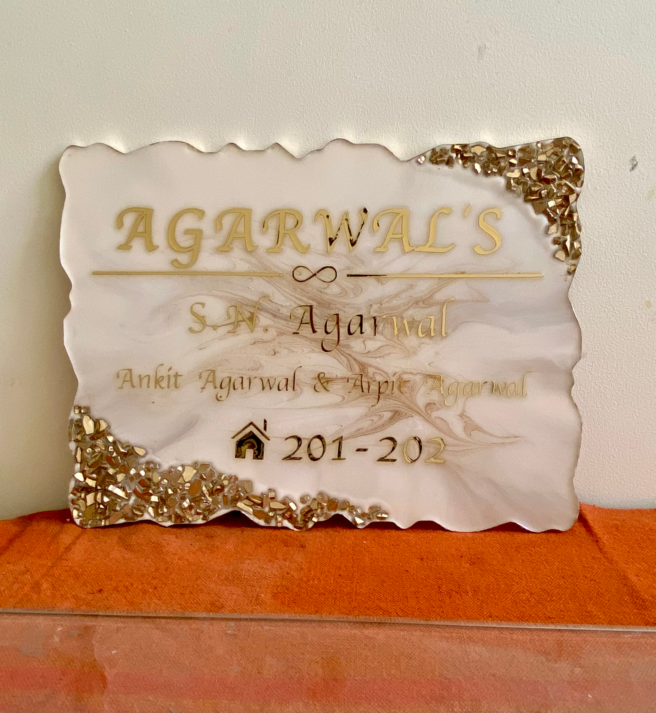 White and Gold custom nameplate (rectangle)variantA