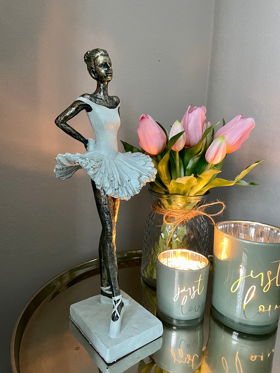 Thumbnail: Ballerina op voet 