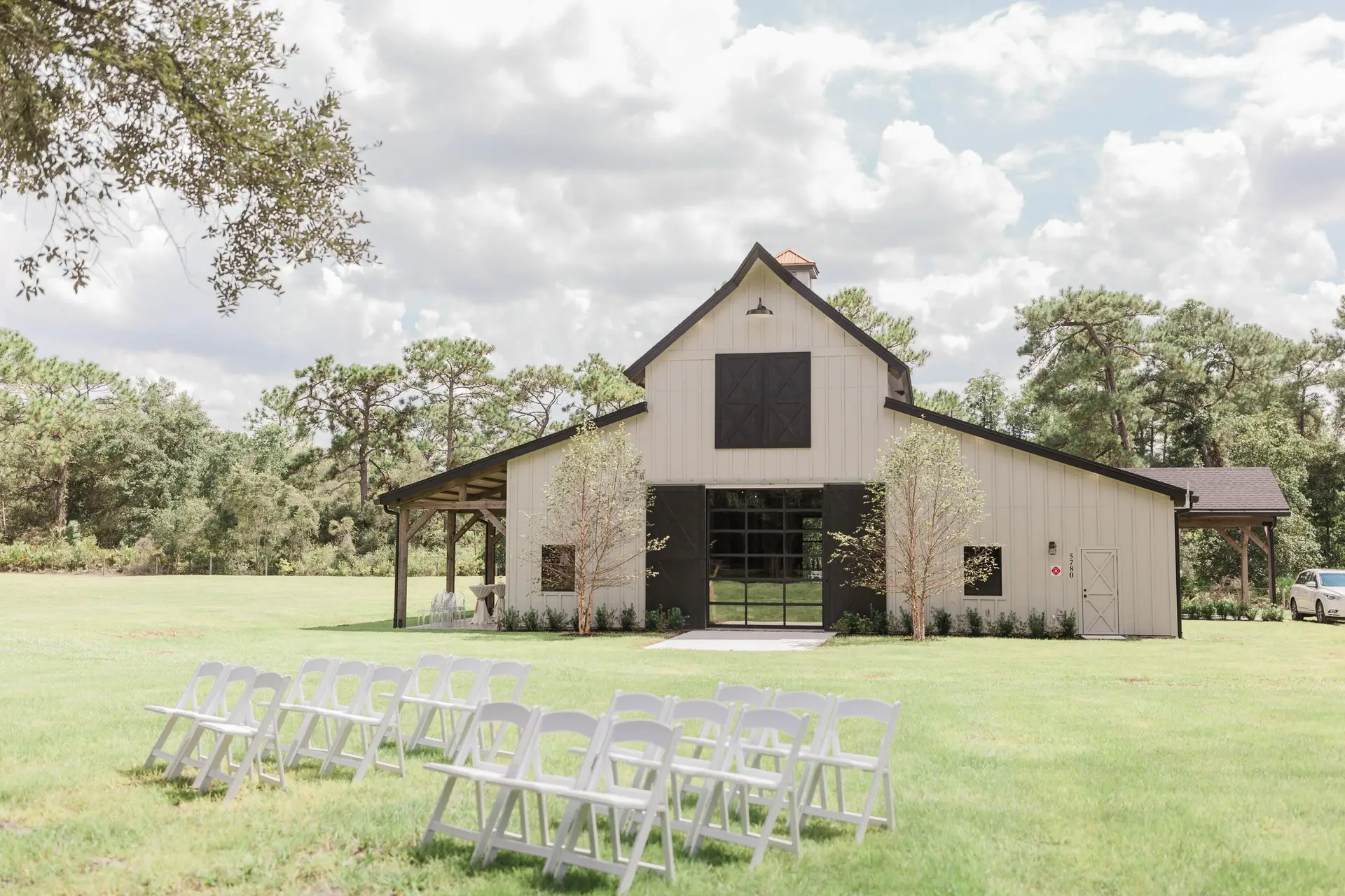 Barn at hidden oaks.webp