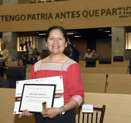 ACADÉMICA DE LA BUAP RECIBE MEDALLA AL MÉRITO MUJER INDÍGENA