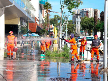 PERSONAL DE LIMPIA REALIZA LAVADO EN AVENIDA JUÁREZ: GOBIERNO DE PEPE CHEDRAUI