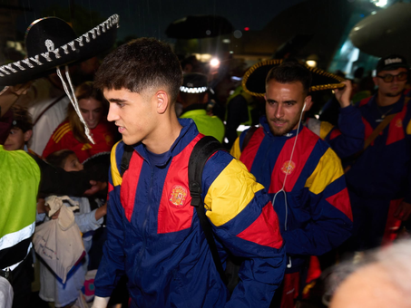 SELECCIÓN DE ESPAÑA PARALIZA PUEBLA EN SU ARRIBO A LA CIUDAD.