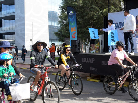 REALIZAN RODADA DEL DÍA DEL PADRE BUAP 2026