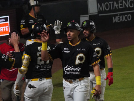 CRISTHIAN ADAMES Y LUIS CASTRO DAN TRIUNFO A PERICOS SOBRE GUERREROS.