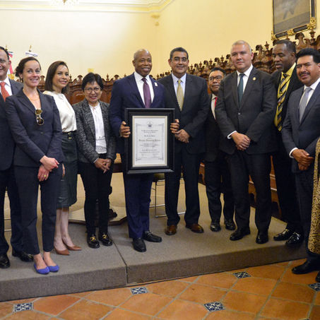 LA BUAP OTORGA DOCTORADO HONORIS CAUSA A ERIC LEROY ADAMS, ALCALDE DE NY.