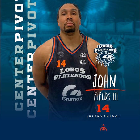 TAMBIÉN ARRIBA A LOBOS PLATEADOS JOHN FIELDS.