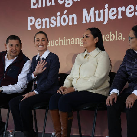 EN HUAUCHINANGO, PUEBLA, PRESIDENTA CLAUDIA SHEINBAUM ENTREGA NUEVAS TARJETAS PARA LA PENSIÓN MUJERES BIENESTAR