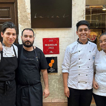 ESTUDIANTES BUAP REALIZAN PRÁCTICAS PROFESIONALES EN RESTAURANTE ESPAÑOL CON DOS ESTRELLAS MICHELÍN.