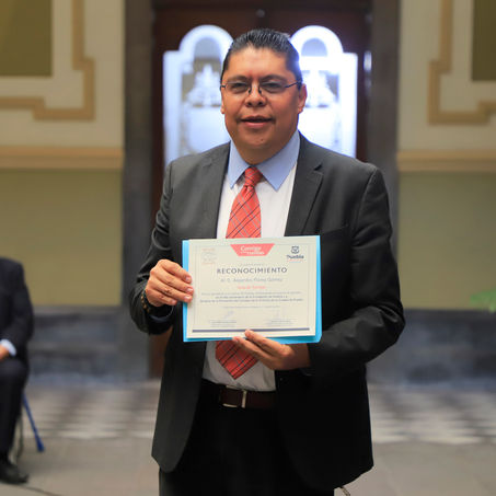 RECONOCE CONSEJO DE LA CRÓNICA LABOR TURÍSTICA DE GUÍA CERTIFICADO.