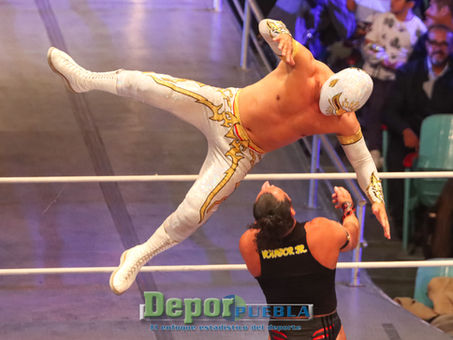 MÍSTICO SE LUCIÓ ANTE UNA ARENA PUEBLA AL MÁXIMO DE SU CAPACIDAD