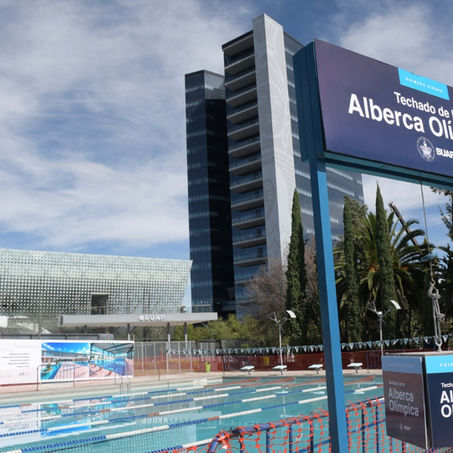 COLOCAN PRIMERA PIEDRA DEL TECHADO DE LA ALBERCA OLÍMPICA EN EL CENTRO ACUÁTICO UNIVERSITARIO BUAP