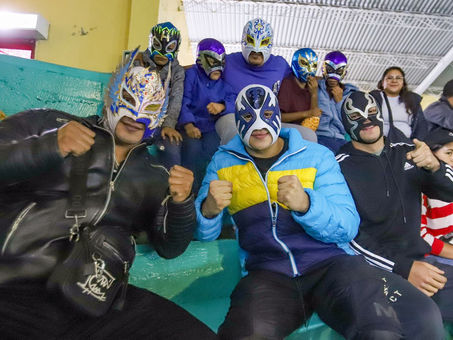 EL CMLL Y LA ARENA PUEBLA REFRENDAN SU COMPROMISO CON LOS MÁS VULNERABLES
