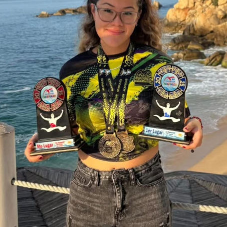 ANA SOPHIA SALMORAN, CAMPEONA JUVENIL EN EL MARATÓN INTERNACIONAL ACAPULCO 2025