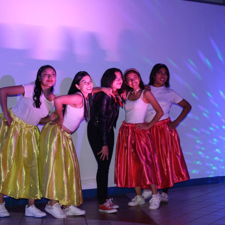 PREPA UMAD ZAVALETA MUESTRA TALENTO EN LICEO DE BIENVENIDA.