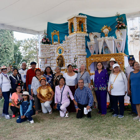 ATRAEN ALTARES MONUMENTALES DE HUAQUECHULA A TURISTAS EXTRANJEROS.
