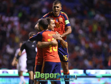 ESPAÑA CUMPLE Y DERROTA A PERÚ EN EL ESTADIO CUAUHTÉMOC