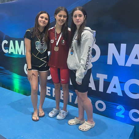 TITANES DEL CLUB ALPHA SUBEN AL PODIO EN EL NACIONAL DE CURSO DE NATACIÓN