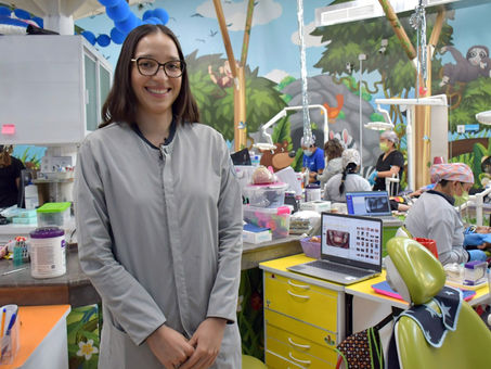 ESTUDIANTE INVESTIGA CÓMO FORTALECER EL ESMALTE DENTAL PARA REDUCIR CARIES EN NIÑOS