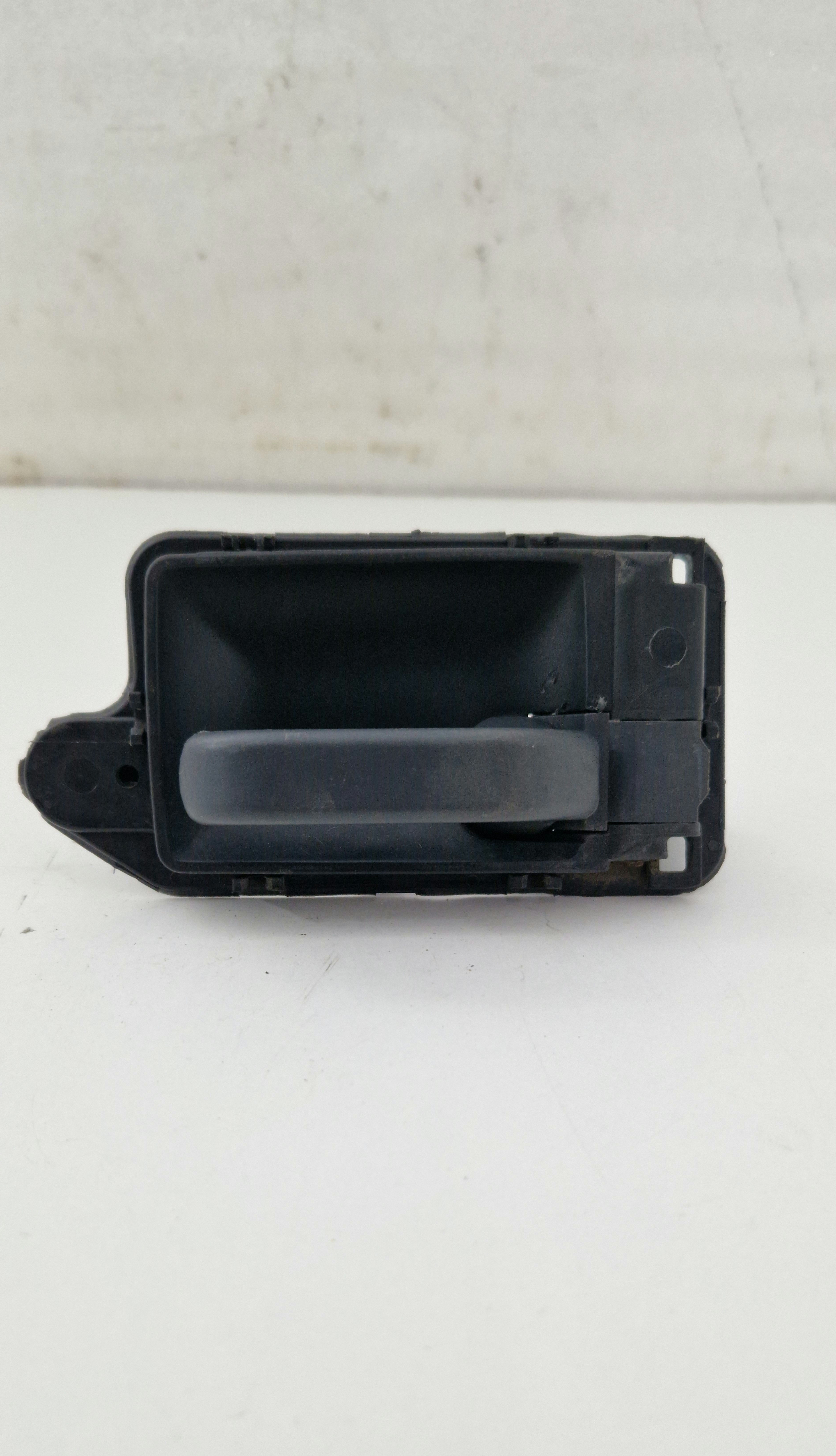 Maneta Trasera Izquierda Peugeot 106 1993