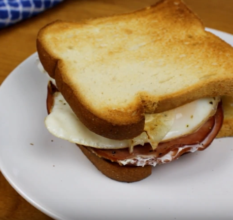 Crunchyroll #103: Breakfast Sandwich from “Free! Eternal Summer”