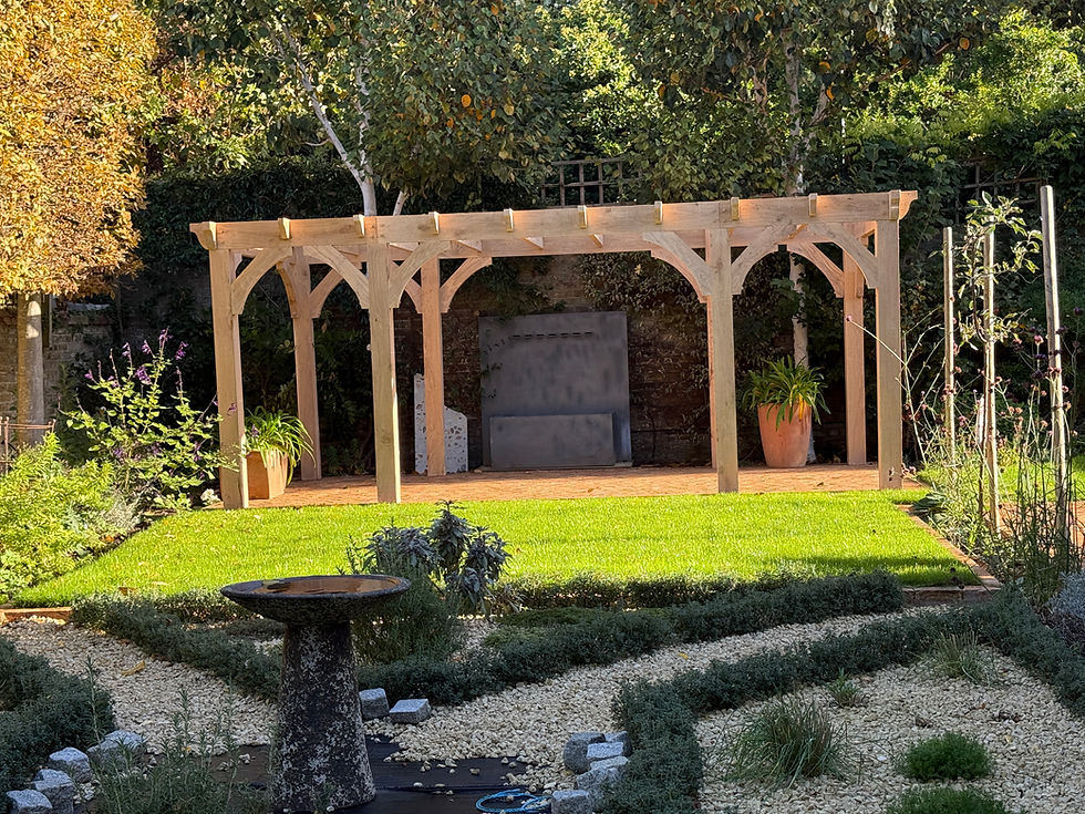 The Benefits of Adding a Handmade Oak Pergola to Your Garden