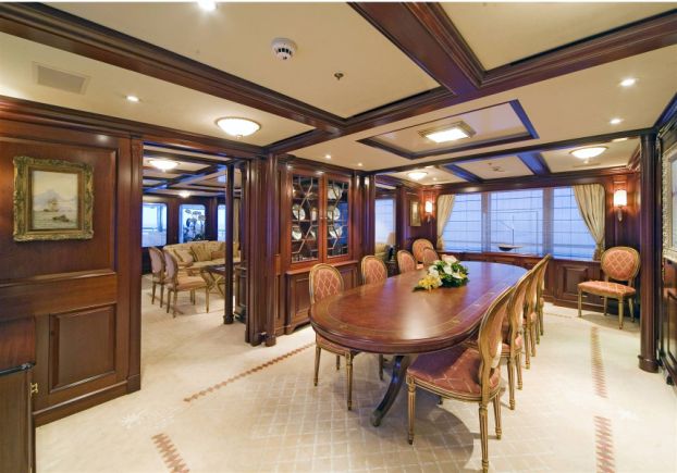 Ollrich Yachts - Table