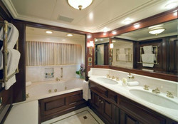 Ollrich Yachts - Crew Bath
