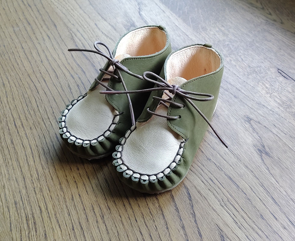 サムネイル： first shoes　牛革