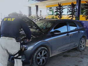 PRF recupera veículo com registro de apropriação indébita, em Simolândia-GO