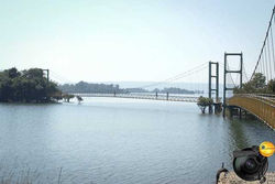 View_of_Laknavaram_lake,_from_suspension