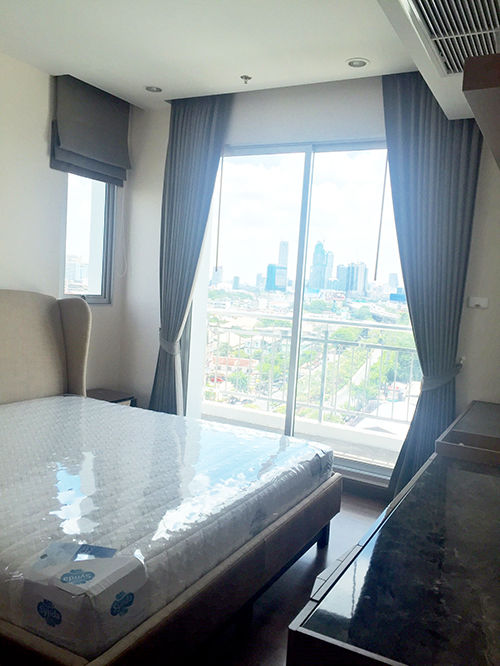 Supalai Lite Sathorn-Charoenrat Condo