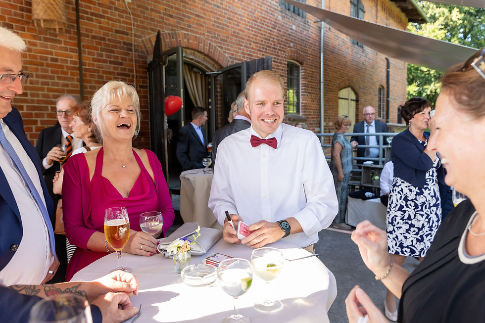 Zauberer Dr. Horst Schilling begeistert Kunden-Event in Schleswig-Holstein.