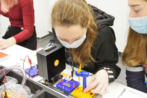 Junges Forschen Größere 20.JPG