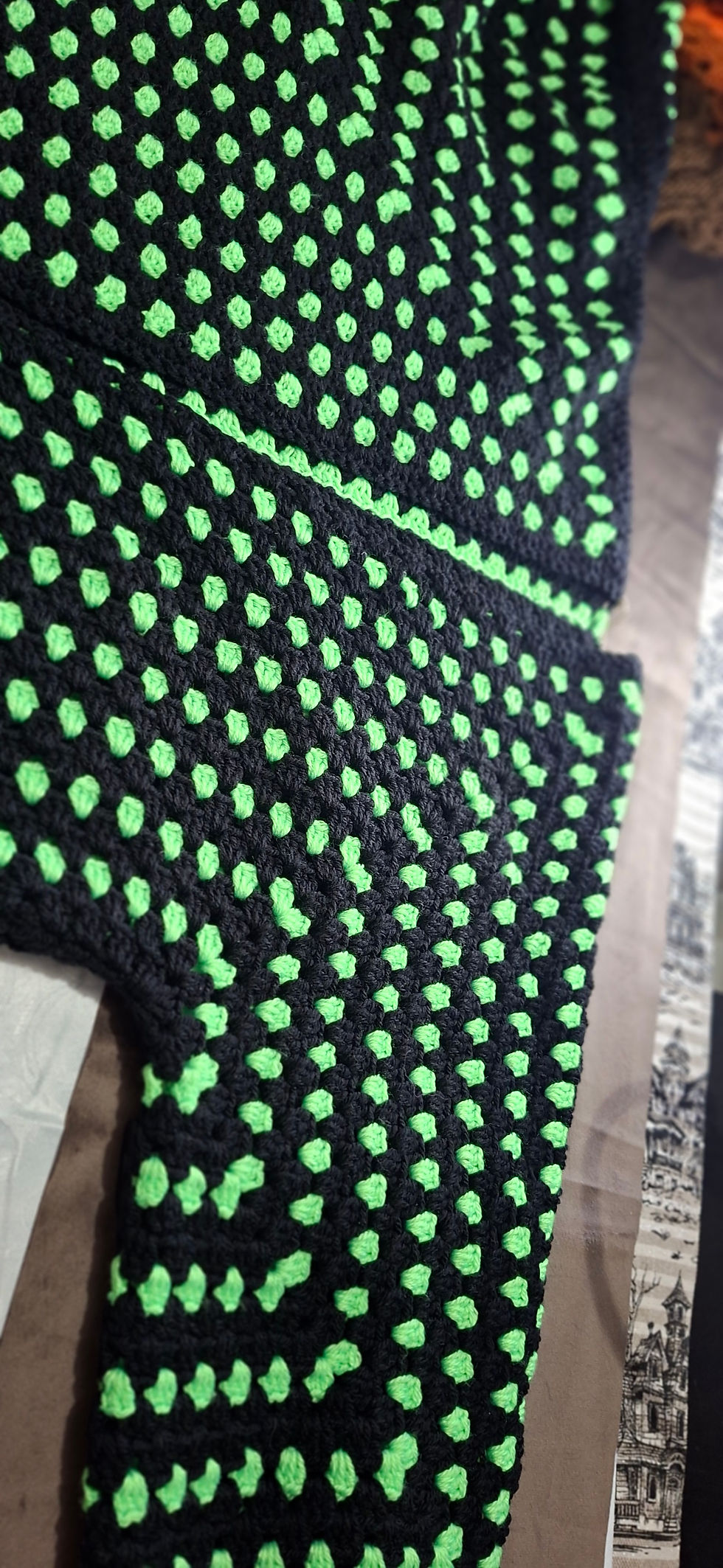 Miniaturbild: 🧥 Handgehäkelte Kinderweste im Granny-Stitch