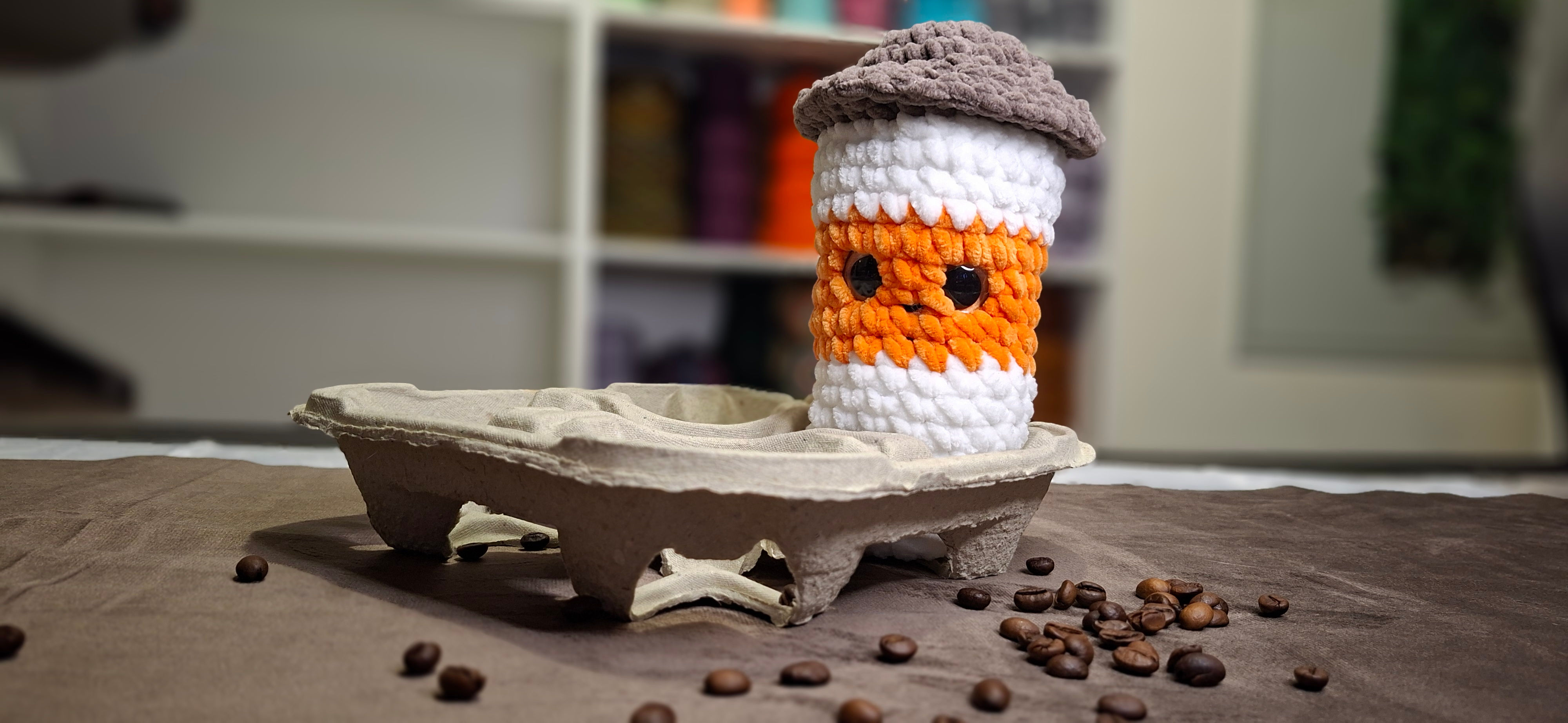 ☕ Handgehäkeltes Deko-Tierchen "Coffee to go“
