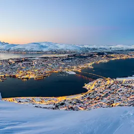 montaña en Tromsø, Noruega durante el invierno