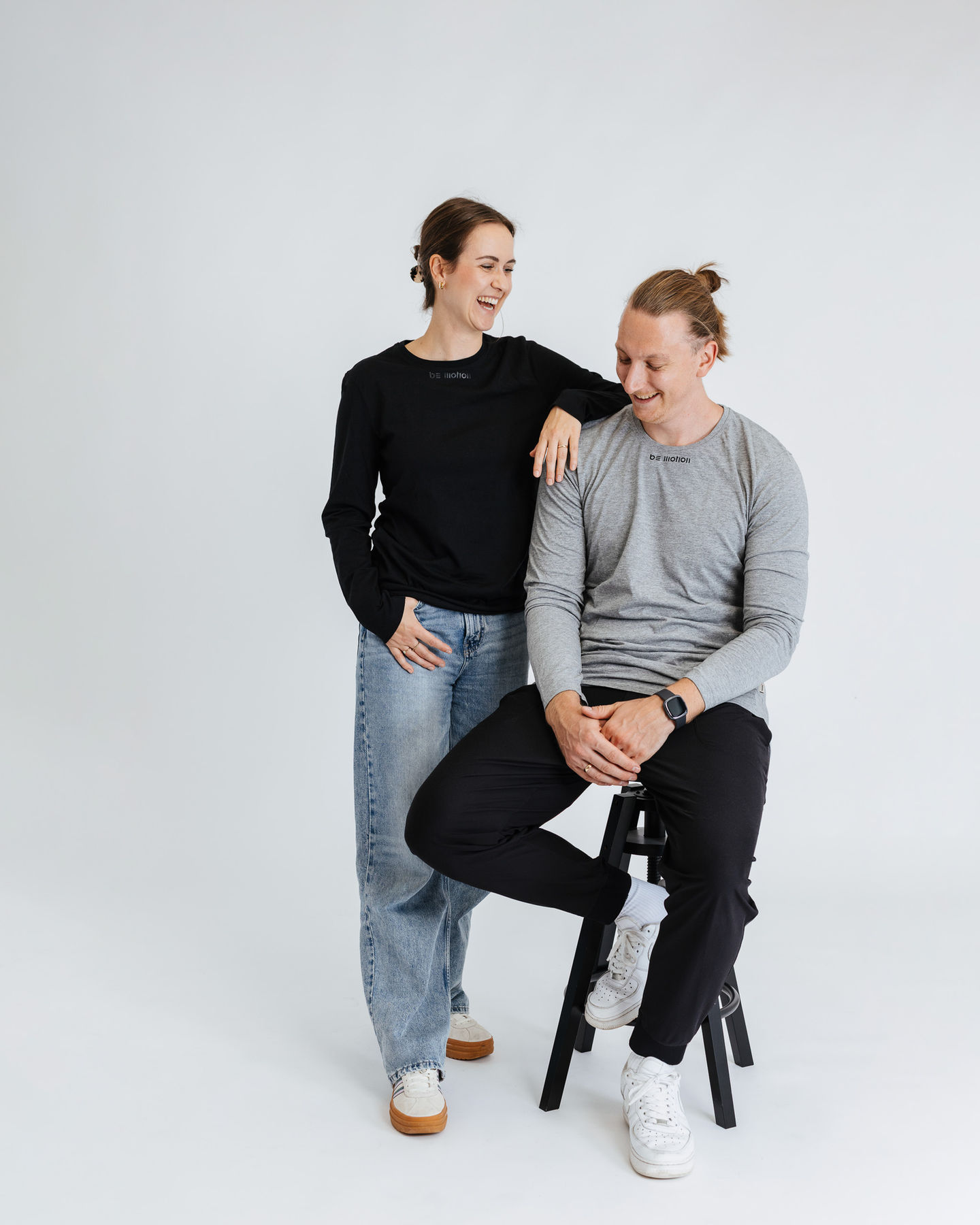 Portraitfoto von Bemotion Physiotherapie vor weißem Hintergrund