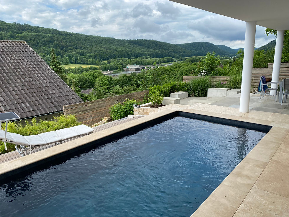 Pool mit Ausblick