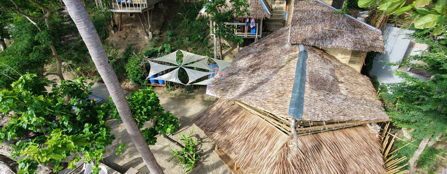 Thatched roof bungalows at Kamp Tapik El Nido