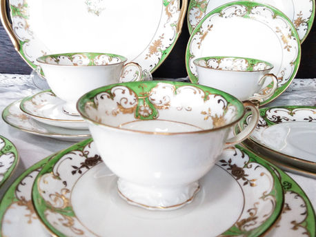 テーブルウェアに商品1点オールドノリタケトリオを追加いたしました。