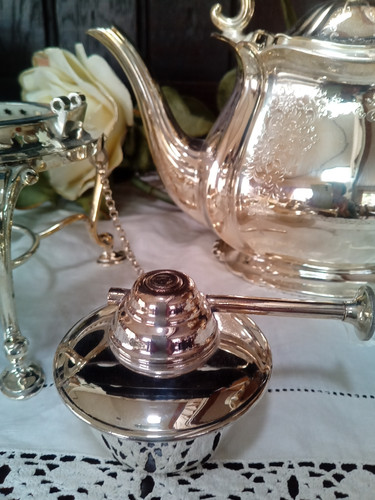 美しい彫のティーケトル＆スタンド | Antique Melford