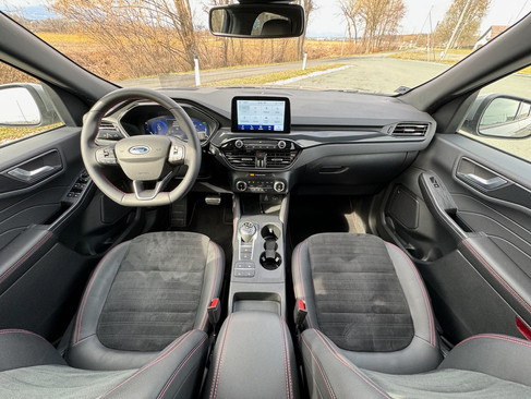 Ford Kuga FHEV ST-Line X – Innenraum