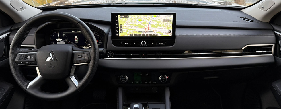 Mitsubishi Outlander - Cockpit