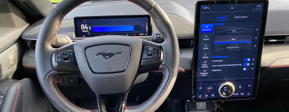 Ford Mustang Mach-E AWD – Cockpit