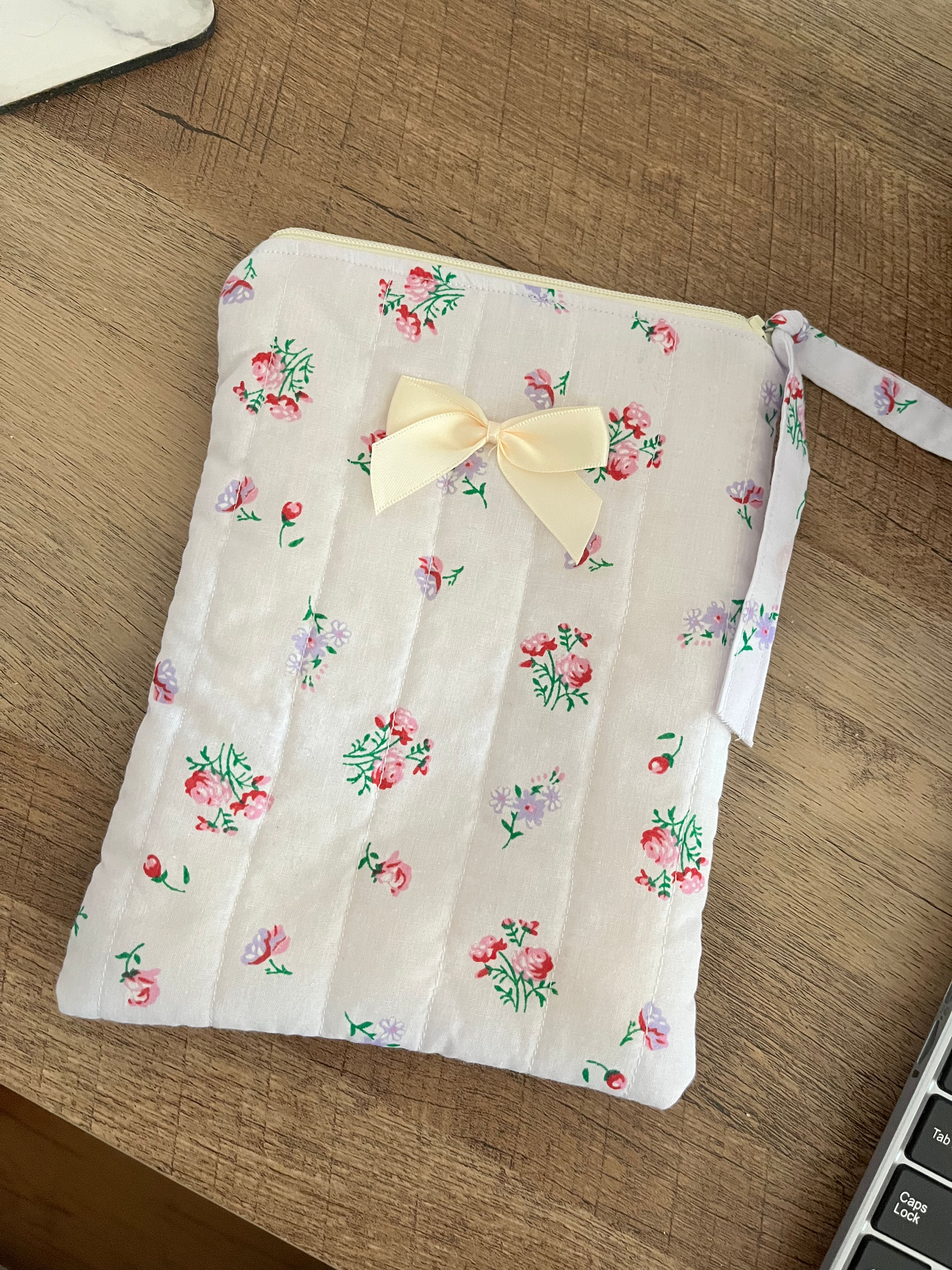 Quilted Bow Kindle Sleeve / Kindle Case.