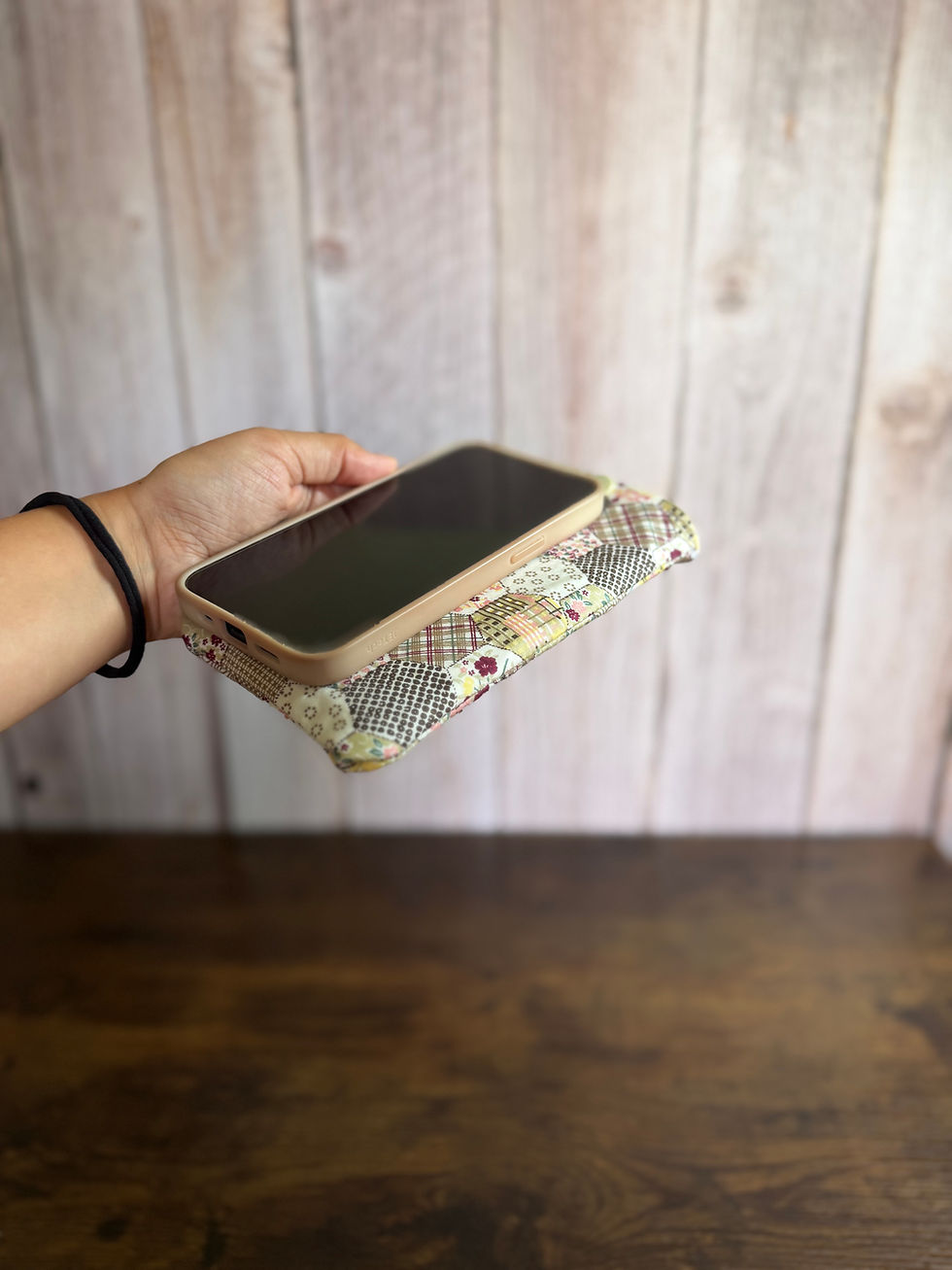 Thumbnail: Hexagon print phone case holder 