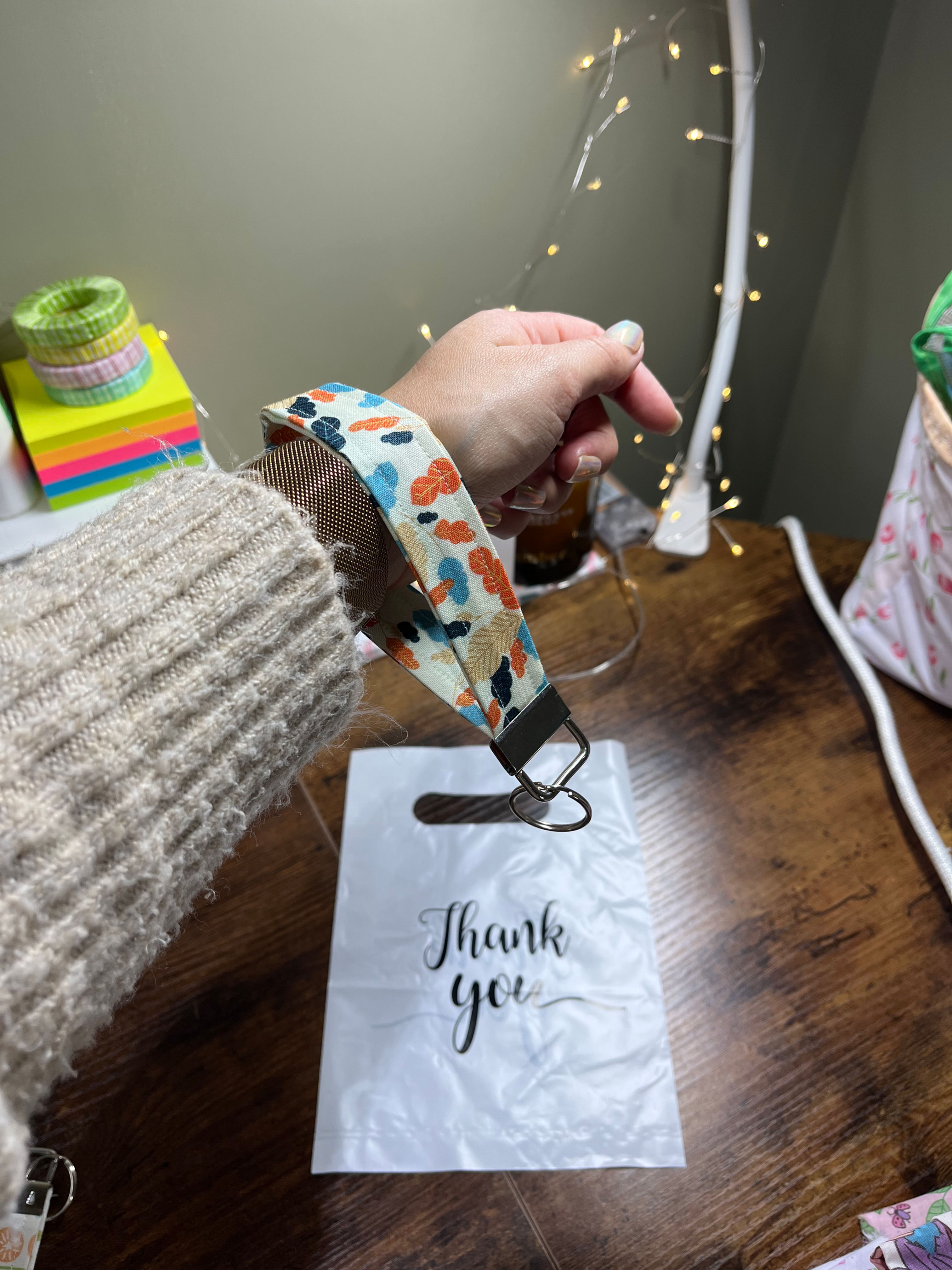 Autumnal leaf print keychain wrislet